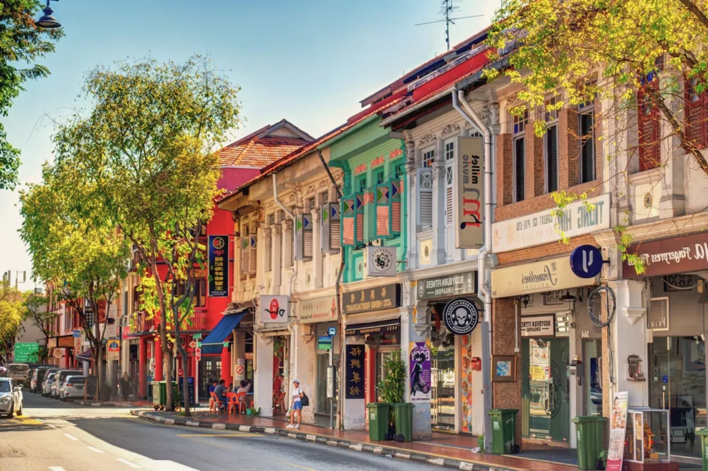 Colorful shophouses along Kampong Glam’s heritage street in Singapore — vibrant architecture with cafés, boutiques, and cultural charm under sunny skies.